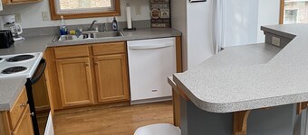 Secluded + Fire Pit + Game Room. Less than 1 mile to 7 Points