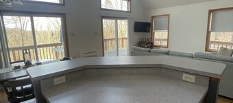 Secluded + Fire Pit + Game Room. Less than 1 mile to 7 Points