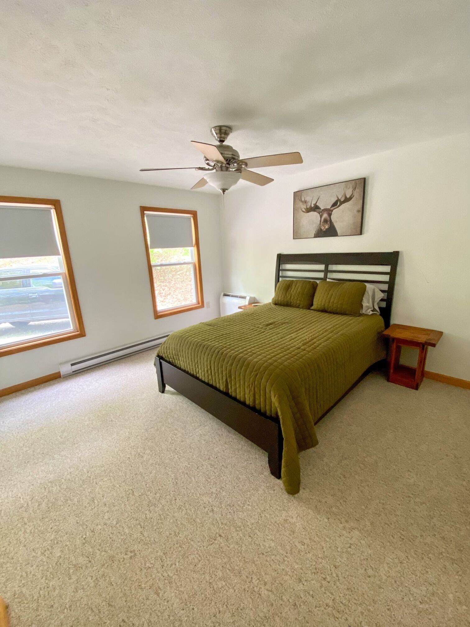 3 間睡房、床單、方便輪椅出入