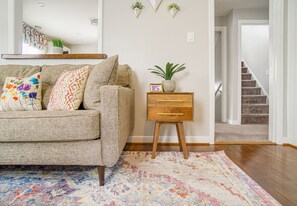 Smart-TV, DVD-spiller og bøker