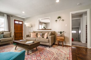 Älytelevisio, DVD-soitin, kirjoja