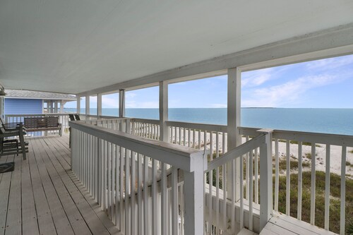 Dorris Beach House Two Palms is truly a beautifully decorated beach oasis!