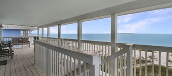 Dorris Beach House Two Palms is truly a beautifully decorated beach oasis!