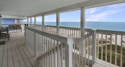 Dorris Beach House Two Palms is truly a beautifully decorated beach oasis!