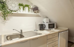 Fridge, microwave, stovetop, toaster
