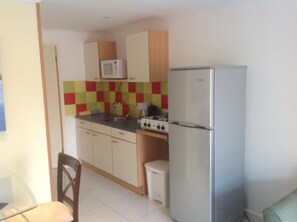 Fridge, microwave, stovetop, coffee/tea maker
