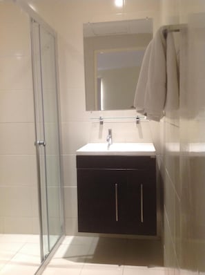 Douche, serviettes fournies