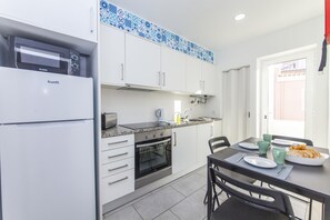 Private kitchen - B52 - Vasco da Gama Central Apartment (Lagos)