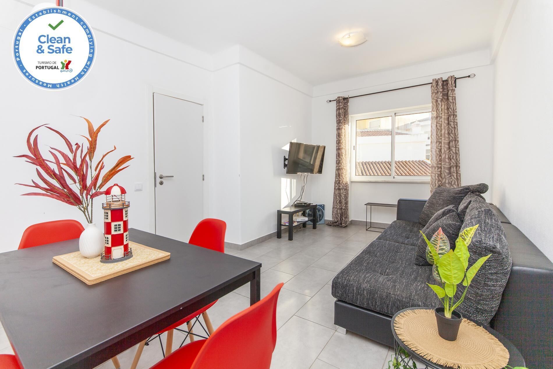 B53 - Vasco Da Gama Top Floor Apartment - Lagos