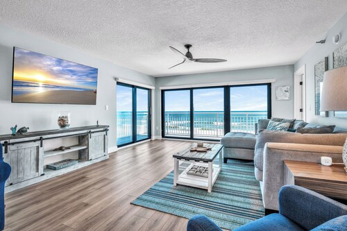 Direct oceanfront corner 3/2 with great pool/beach views, balcony and heated pool