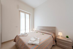 Perhehuoneisto, useita makuuhuoneita (La Suite 2 Ondina Viareggio 200m from) | 2 makuuhuonetta, työpöytä, ilmainen Wi-Fi, vuodevaatteet