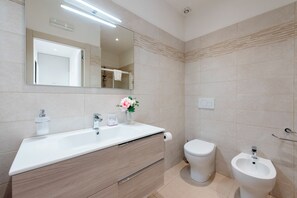 Family Apartment, Multiple Bedrooms (La Suite 2 Ondina Viareggio 200m from) | Bathroom