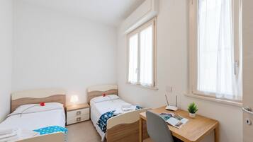 Apartemen Keluarga, beberapa kamar (La Suite 2 Ondina Viareggio 200m from) | 2 kamar tidur, meja kerja, Wi-Fi gratis, dan seprai linen