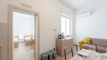 Apartemen Keluarga, beberapa kamar (La Suite 2 Ondina Viareggio 200m from) | 2 kamar tidur, meja kerja, Wi-Fi gratis, dan seprai linen