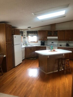 冰箱、微波炉、烤箱、炉灶