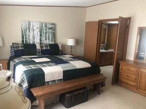 3 bedrooms, desk, iron/ironing board, free WiFi