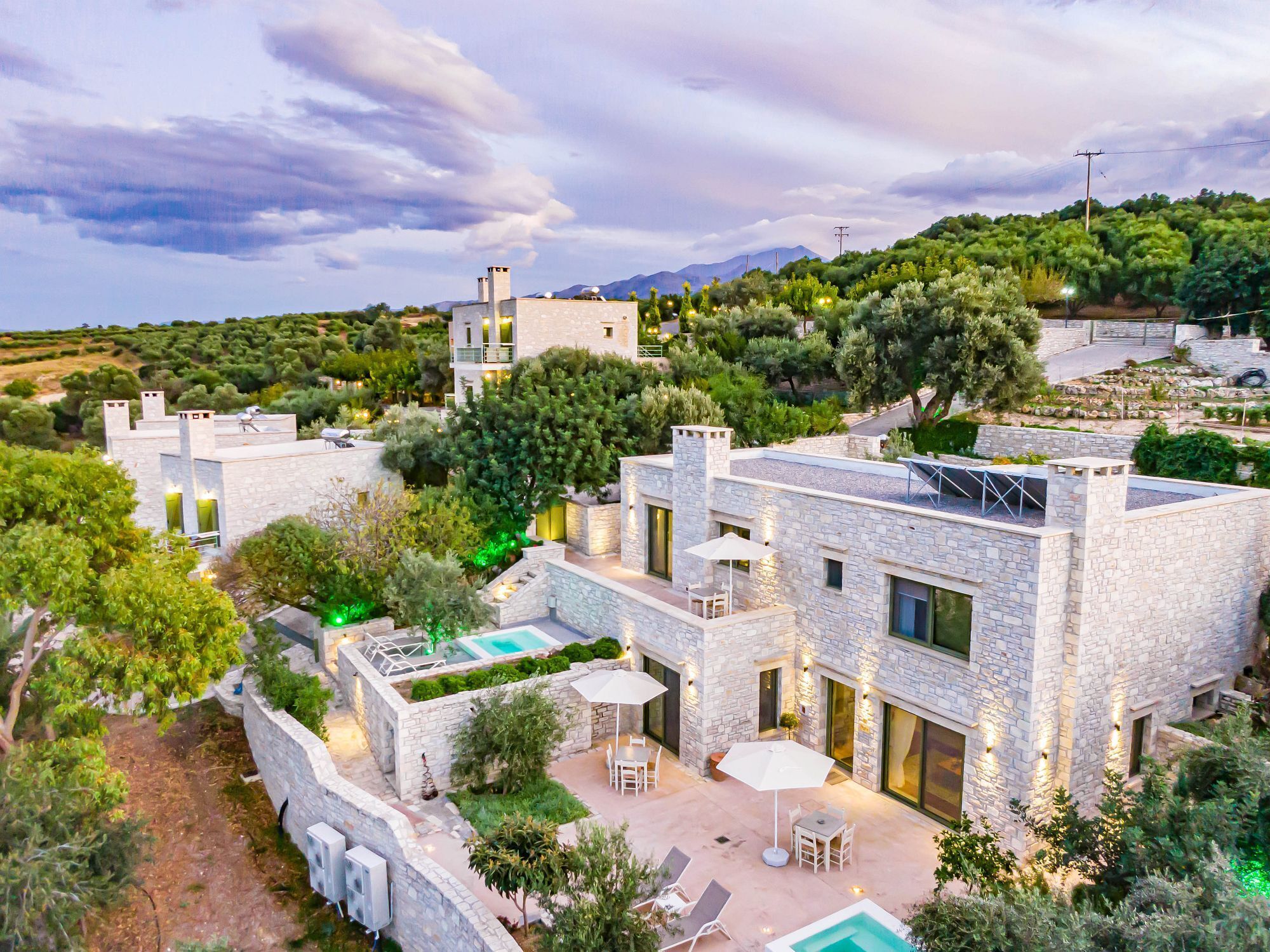Dalabelos Estate - 4 Bedroom Villa with 2 Jetted Tubs