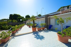 Kahden hengen superior-huone, osittainen merinäköala | Terassi/patio