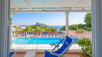 Chambre Double Supérieure, vue partielle sur la mer