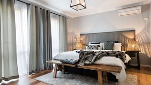 4 slaapkamers, een bureau, een strijkplank/strijkijzer, wifi