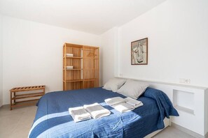 3 bedrooms, iron/ironing board, WiFi
