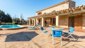 A stone building with a pool, outdoor seating, and a pergola. - Villa Capo, Charming villa located in a peaceful rural area (Sa Pobla)