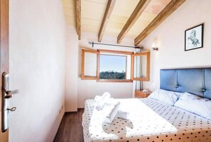 4 slaapkamers, een strijkplank/strijkijzer, wifi