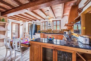 Oven, stovetop, dishwasher, coffee/tea maker - Finca Rafalet, Charming villa close to Pollensa (Pollença)