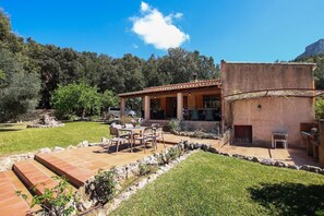 Outdoor dining - Villa Porqueres, Charming house with pool near Pollensa (Pollença)