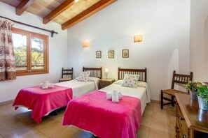 3 bedrooms, iron/ironing board, WiFi - Villa Geroni, Charming 3 bedroomn villa with pool (Pollença)