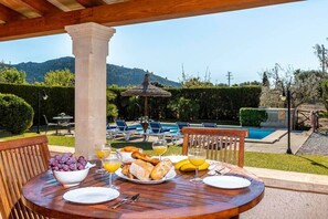 Outdoor dining - Villa Geroni, Charming 3 bedroomn villa with pool (Pollença)