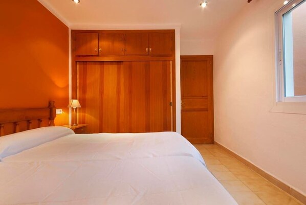1 bedroom, iron/ironing board, WiFi