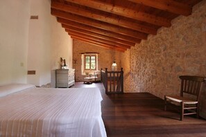 4 Schlafzimmer, Bügeleisen/Bügelbrett, Reisekinderbett, WLAN