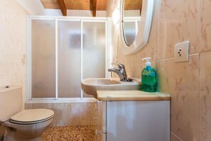 A bathroom with a toilet, sink, and shower. - Villa Moreno, Two-bedroom house with country views (Pollença)