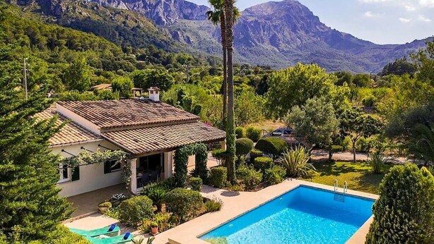 A villa with a swimming pool, surrounded by lush greenery and mountains in the background. - Villa La Plana, Fantastic villa in a very quiet area (Pollença)