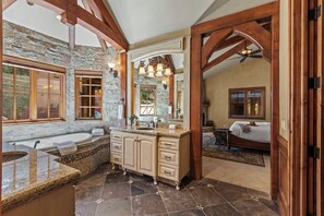 5 Schlafzimmer, Bügeleisen/Bügelbrett, WLAN, Bettwäsche