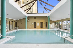 Piscine intérieure