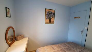 2 habitaciones, tabla de planchar con plancha, wifi y ropa de cama