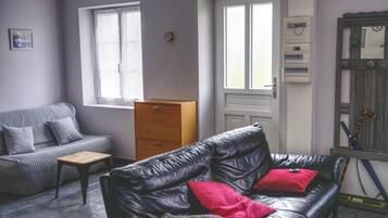 Télévision, lecteur de DVD, livres, médiathÚque