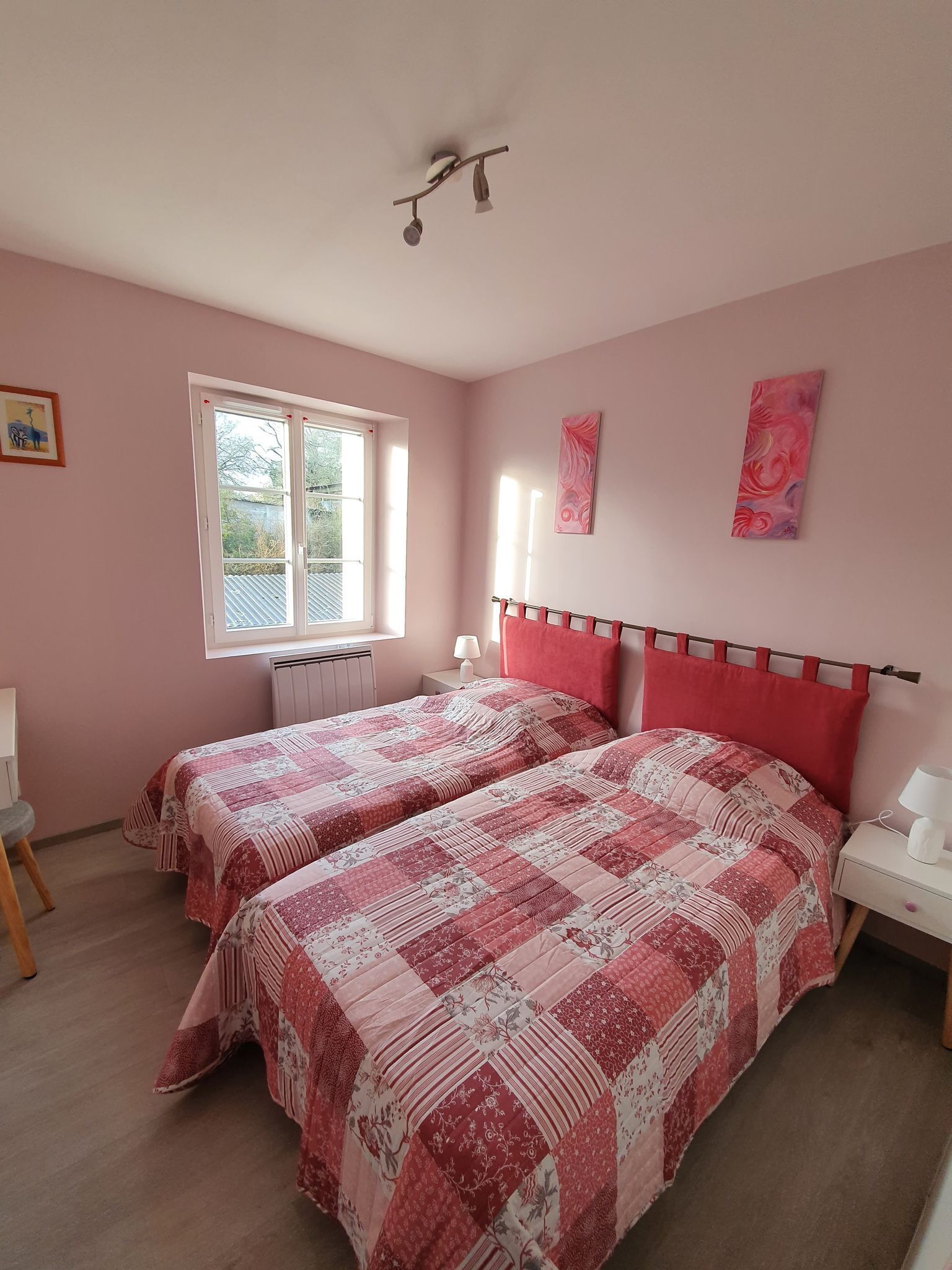 2 chambres, fer et planche à repasser, Wi-Fi, draps fournis