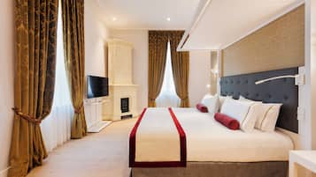 Hypo-allergenic bedding, minibar, in-room safe, desk