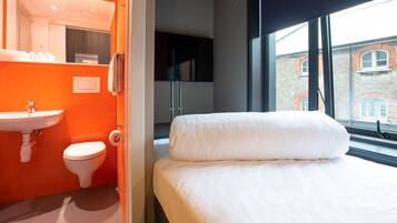 Teeny Tiny | 2 bedrooms, individually decorated, individually furnished, free WiFi