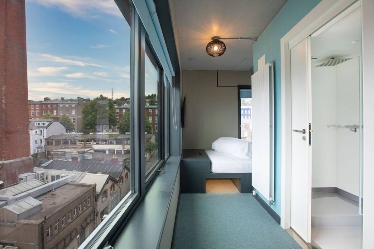 Kahden hengen comfort-huone | 2 makuuhuonetta, yksilöllisesti sisustettu, yksilöllisesti kalustettu