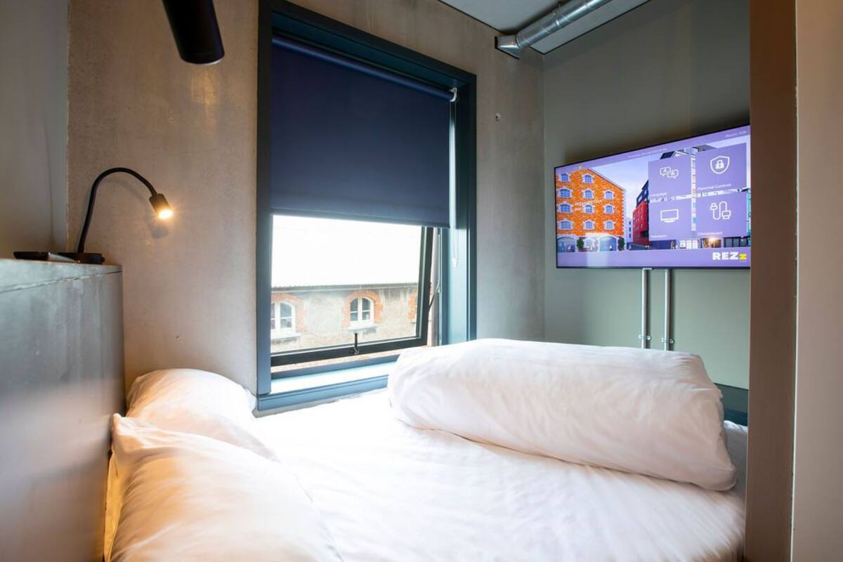 teeny tiny | individually decorated, individually furnished, free wifi, bed sheets