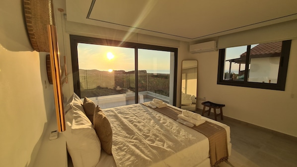 Deluxe Villa | 5 bedrooms, soundproofing, iron/ironing board, free WiFi - Phaedrus Living: Venus Seaview Lighthouse Villa (Paphos)