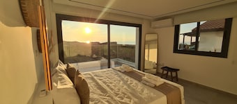 Phaedrus Living: Venus Seaview Lighthouse Villa