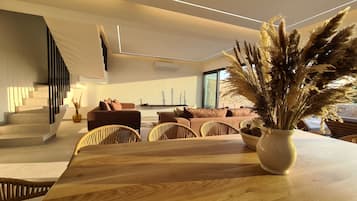 Deluxe Villa | Living area | 75-inch flat-screen TV with cable channels, Smart TV