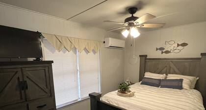 Cozy & Comfortable - close to Lake Texoma ( plus 40 amp RV HookUp)