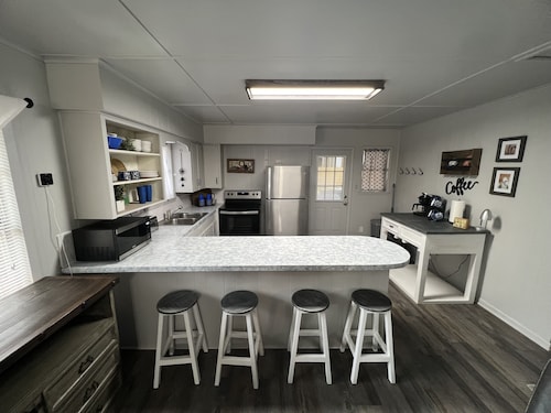 Cozy & Comfortable - close to Lake Texoma ( plus 40 amp RV HookUp)