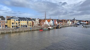 Marina - Simmerdeis at the harbor with exclusive sea view (Husum)